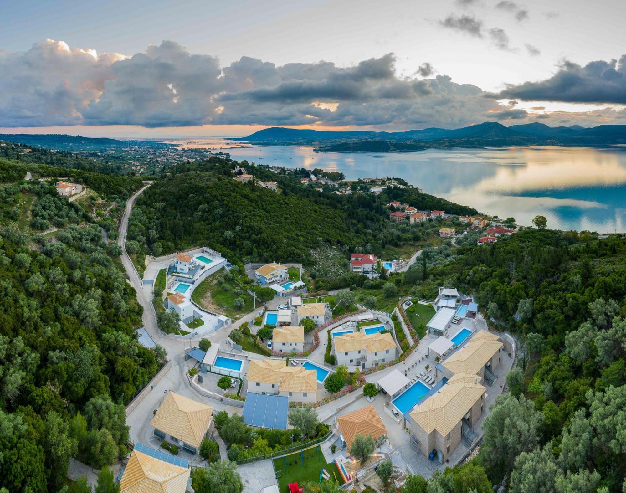 Thealos Village Aparthotel Lefkada Лигия Екстериор снимка